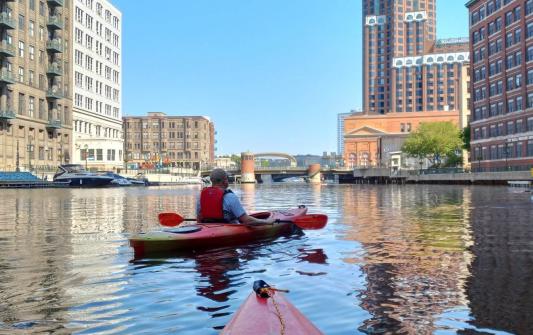 Milwaukee MKE History Kayak Tour